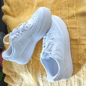 9.5 Nike Air Force sneakers